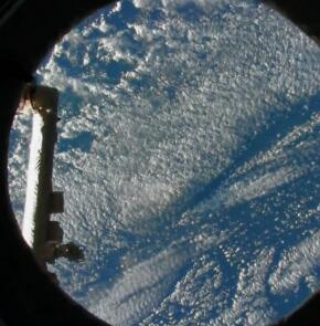 美国纪录片《宇航员90分钟环游世界 Around the World in 90 Minutes》高清下载-八六三纪录片资源网