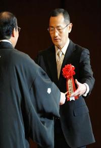 日本纪录片《55岁 下定决心的挑战 通往诺贝尔奖之路 研究学者 山中伸弥 行家本色》高清下载-八六三纪录片资源网