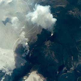 美国，冰岛Iceland纪录片《国家地理: 科学新发现 冰岛火山爆发 National Geographic Naked Science Iceland Volcano Eruption》高清下载-八六三纪录片资源网