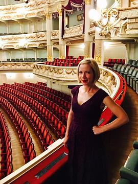 英国纪录片《露西·沃斯利之歌剧之夜 Lucy Worsley's Nights at the Opera》高清下载-八六三纪录片资源网